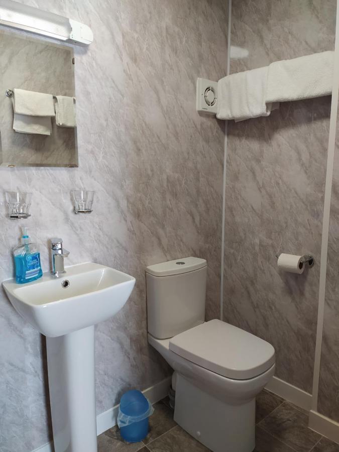 Frosty Towers Bed & Breakfast Llandudno Bagian luar foto