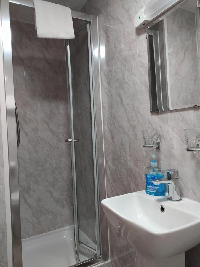 Frosty Towers Bed & Breakfast Llandudno Bagian luar foto
