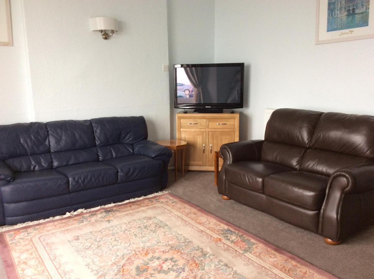 Frosty Towers Bed & Breakfast Llandudno Bagian luar foto