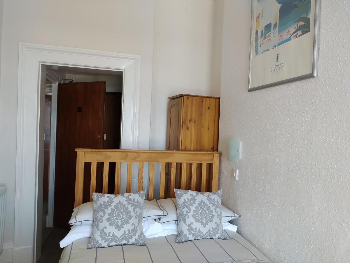 Frosty Towers Bed & Breakfast Llandudno Bagian luar foto