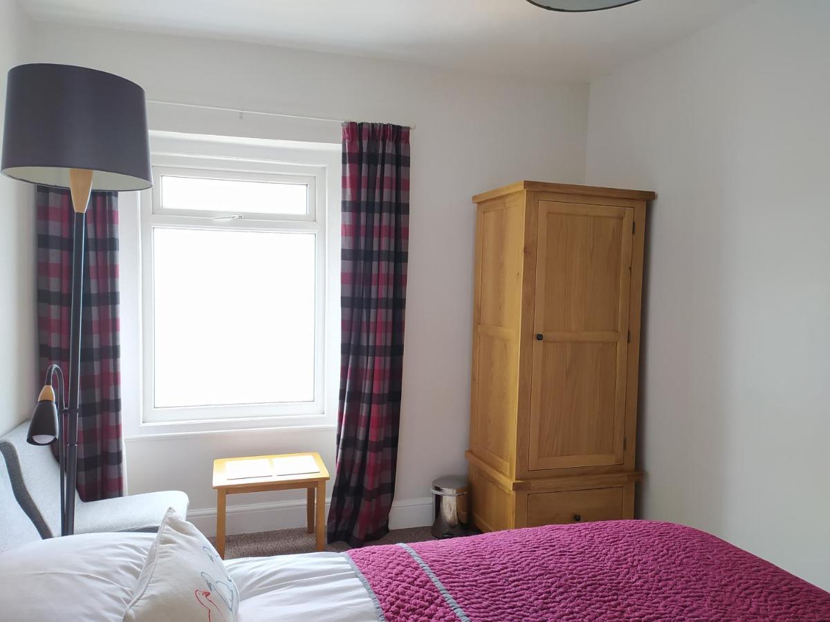 Frosty Towers Bed & Breakfast Llandudno Bagian luar foto