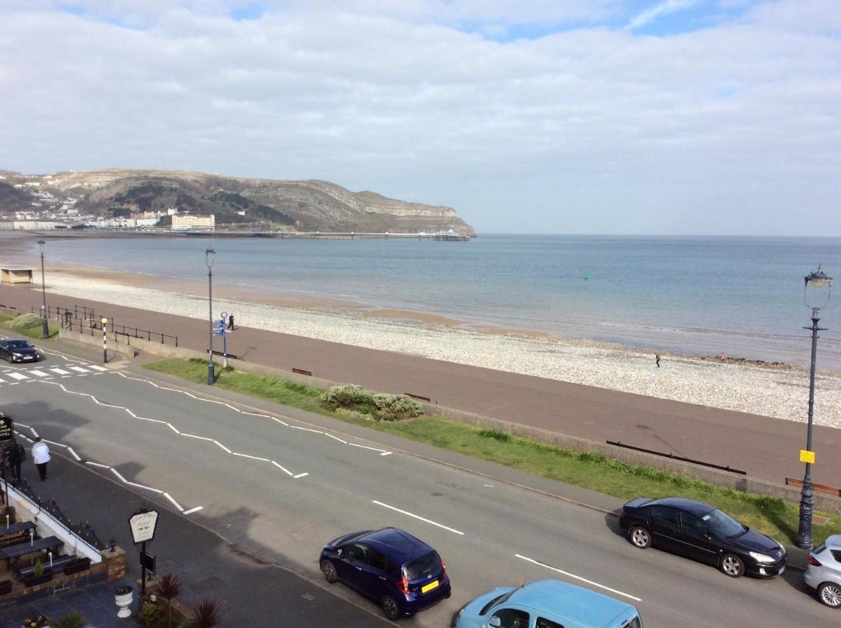 Frosty Towers Bed & Breakfast Llandudno Bagian luar foto