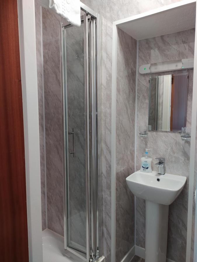 Frosty Towers Bed & Breakfast Llandudno Bagian luar foto