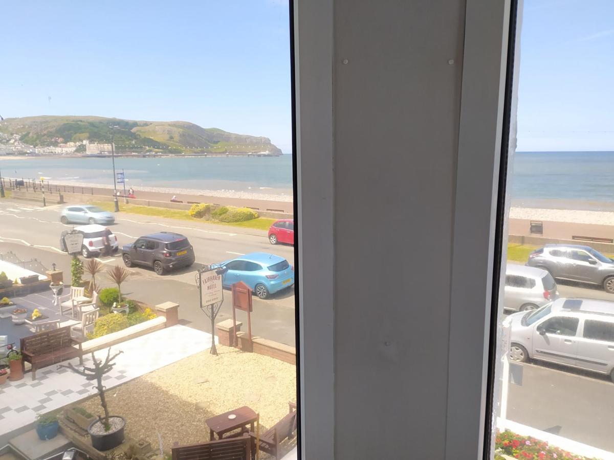 Frosty Towers Bed & Breakfast Llandudno Bagian luar foto
