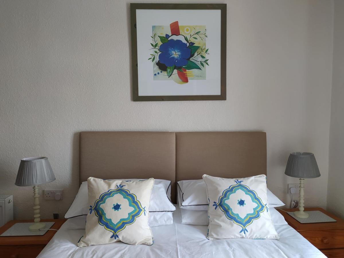 Frosty Towers Bed & Breakfast Llandudno Bagian luar foto