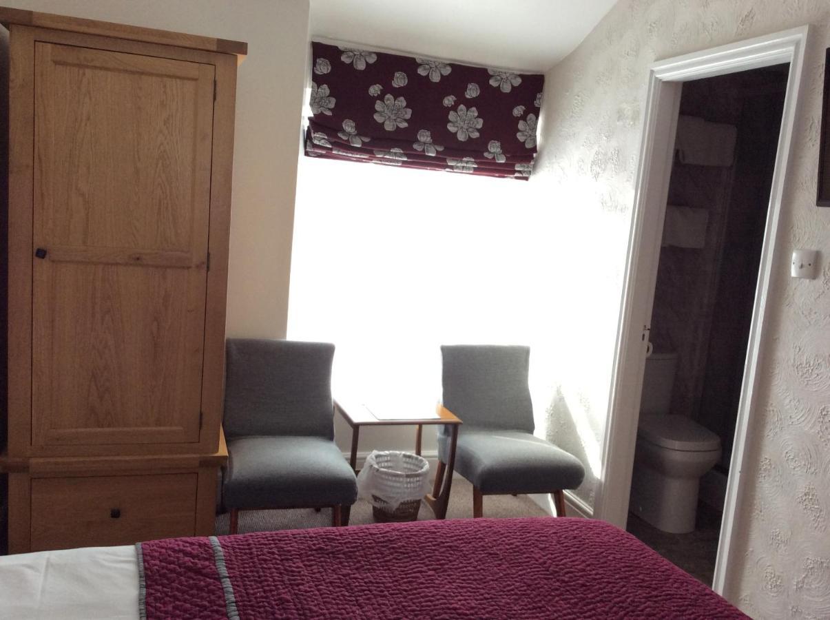Frosty Towers Bed & Breakfast Llandudno Bagian luar foto