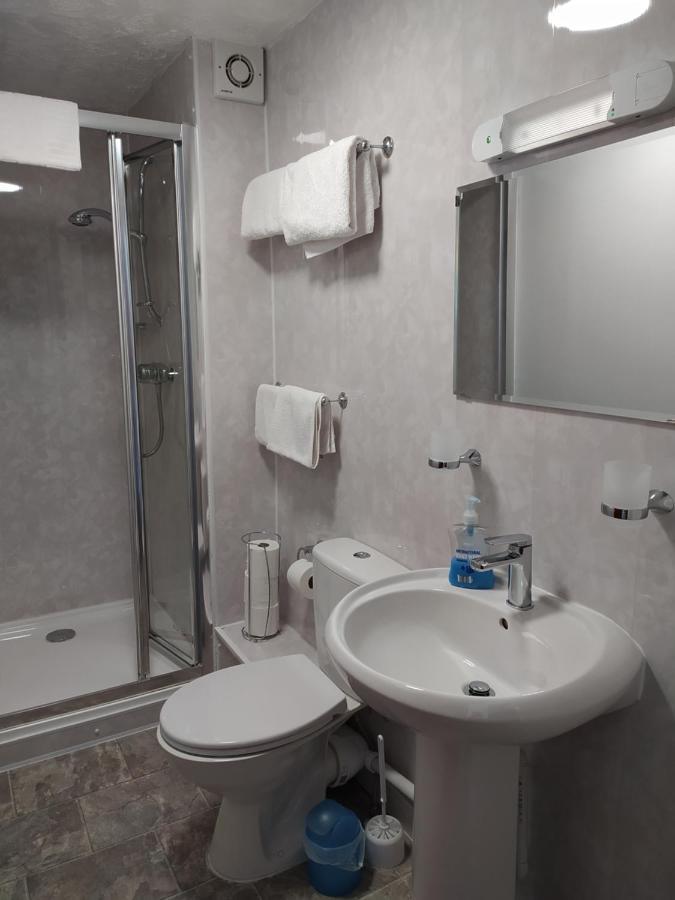 Frosty Towers Bed & Breakfast Llandudno Bagian luar foto